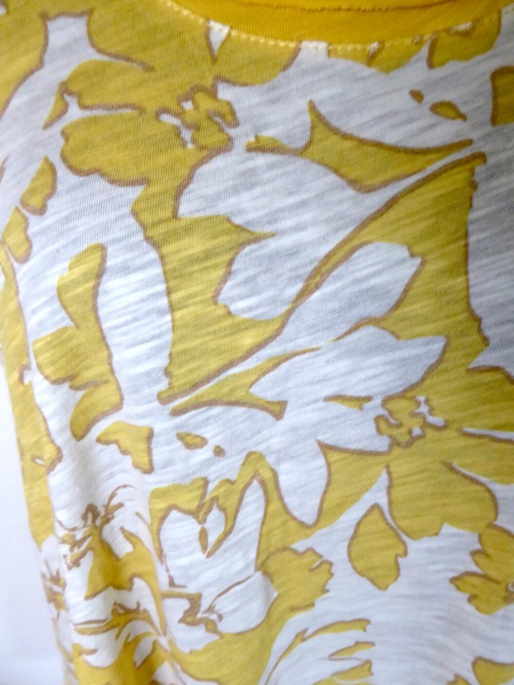 SONOMA BRAND YELLOW OCHRE WHITE FLORAL TANK TOP LARGE - Picture 5 of 10